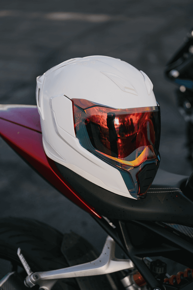 ICON 0101-19281 Ultraflite™ Helmet - Solid - MIPS® - Gloss White - Medium — image 6 of 6