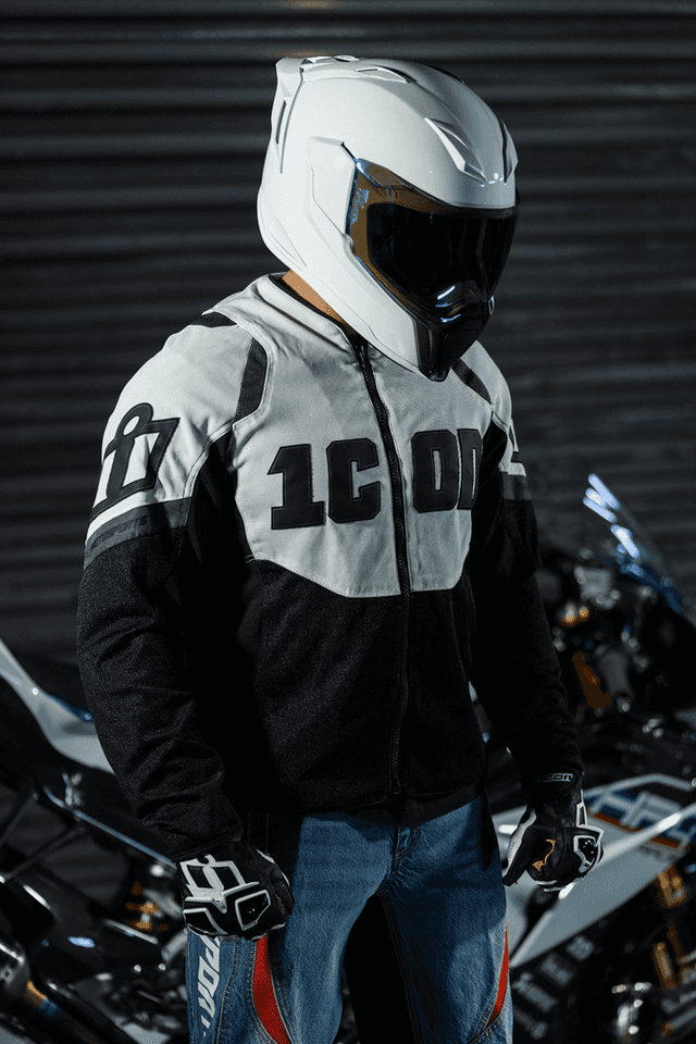 ICON 0101-19281 Ultraflite™ Helmet - Solid - MIPS® - Gloss White - Medium — image 4 of 6