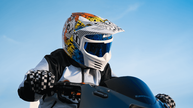 ICON 0104-3443 Elsinore™ Helmet - Doodle 3 - White - 3XL — image 5 of 8