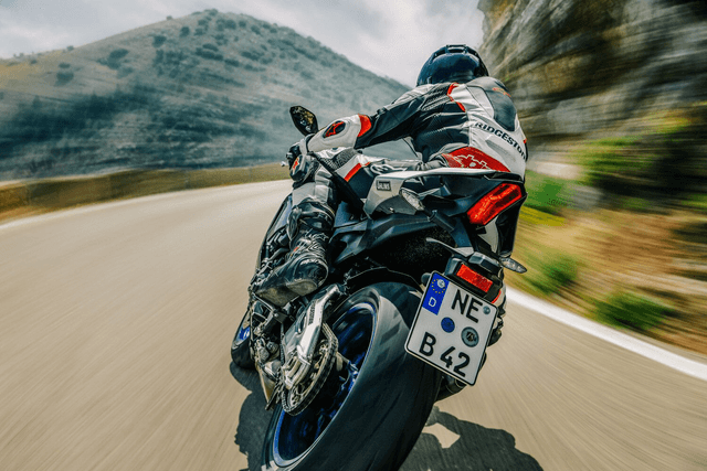 BRIDGESTONE 0302-1350 Tire - Battlax S22 Hypersport - Rear - 190/55ZR17 - (75W) — image 4 of 4