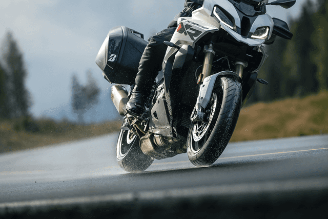 BRIDGESTONE 0302-1824 Tire - T33 - Rear - 170/60ZR17 - 72W — image 5 of 6