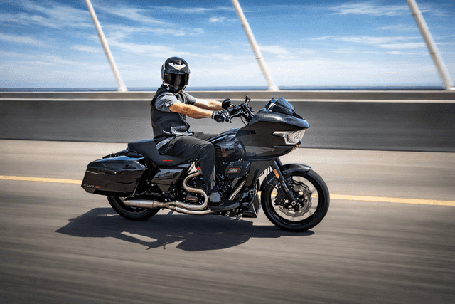 SADDLEMEN 0520-4269 Side Covers - Carbon Fiber/Gloss - HD Touring '09-'24 — image 2 of 5