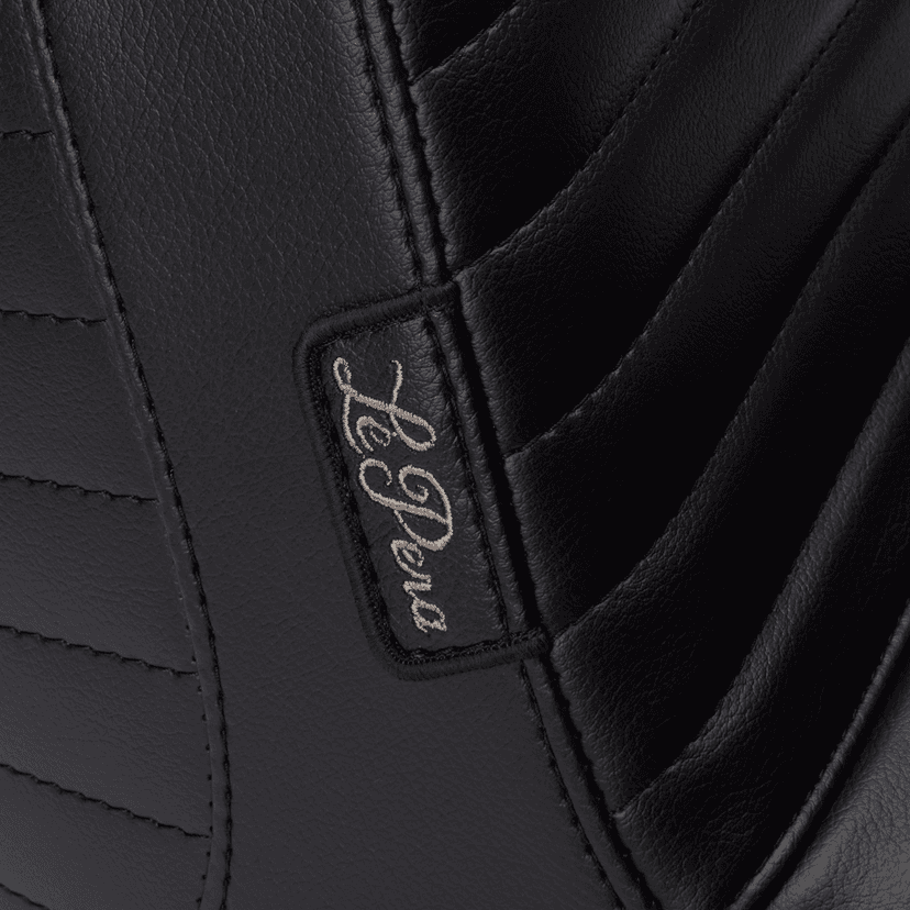 LE PERA 0801-2030 Tailwhip Up Front Seat - Pleated - FLT/FLH '23-'25 — image 2 of 3