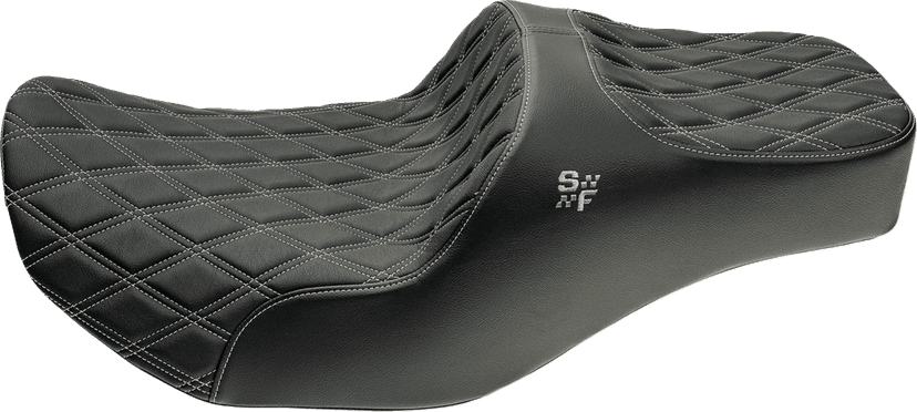 SLYFOX 08012377 Chariot Seat - Silver Double Diamond Stitch - Silver Logo - FLH/FLT '09-'23.5 — image 2 of 3