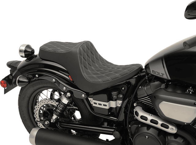 Z1R 0810-2070 Predator III Seat - Black - Diamond - Silver Stitching - Bolt/V-Star — image 3 of 3