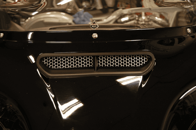 KLOCK WERKS 2330-0122 Fairing Vent Screen - Honeycomb - Chrome – FLHT/FLHX — image 2 of 2