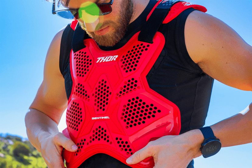 THOR 2701-1207 Sentinel LTD Roost Guard - Red - XL/2XL — image 3 of 5