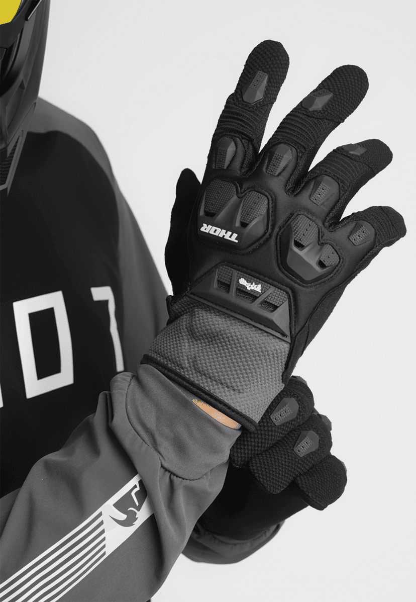 THOR 3330-8246 Terrain Gloves - Black/Charcoal - XL — image 4 of 8