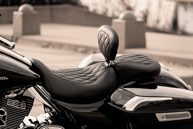 MUSTANG 0801-0742 Wide Tripper Rear Seat - Diamond - FL '97-'25 — image 3 of 3
