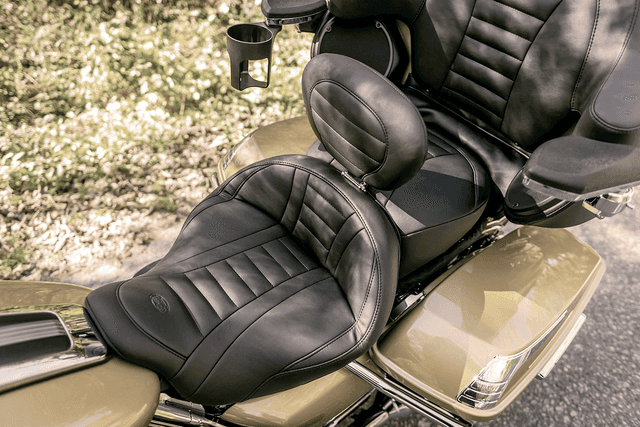 MUSTANG 0801-0962 Deluxe Touring Seat - FL '08-'25 — image 6 of 9