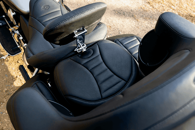 MUSTANG 0801-0962 Deluxe Touring Seat - FL '08-'25 — image 3 of 9