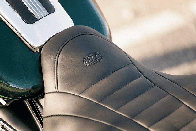 MUSTANG 0801-0962 Deluxe Touring Seat - FL '08-'25 — image 2 of 9