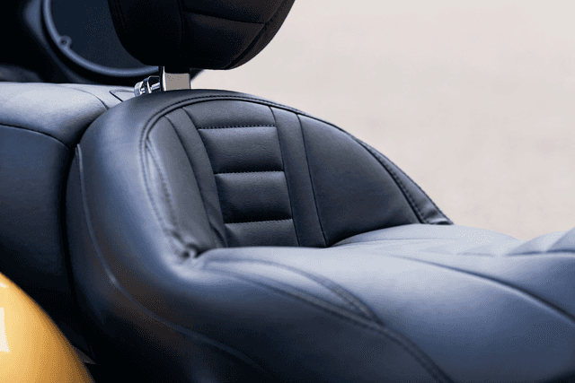 MUSTANG 0801-0962 Deluxe Touring Seat - FL '08-'25 — image 4 of 9