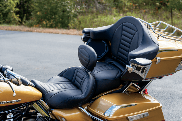 MUSTANG 0801-0962 Deluxe Touring Seat - FL '08-'25 — image 7 of 9
