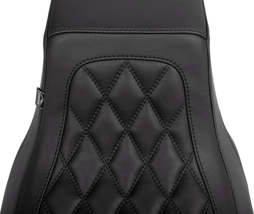 MUSTANG 0801-1907 One Piece 2-Up Squareback Seat - Double Diamond - Smooth - FLH/FLT '23-'25 — image 2 of 3