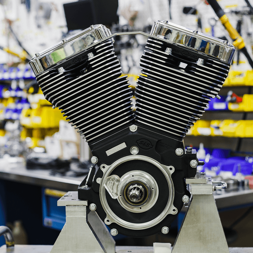 S&S CYCLE 0901-0258 V124 Long Block Engine - Chrome/Wrinkle Black - Big Twin | Custom Chasis w/Alternator-Style Primary — image 6 of 7